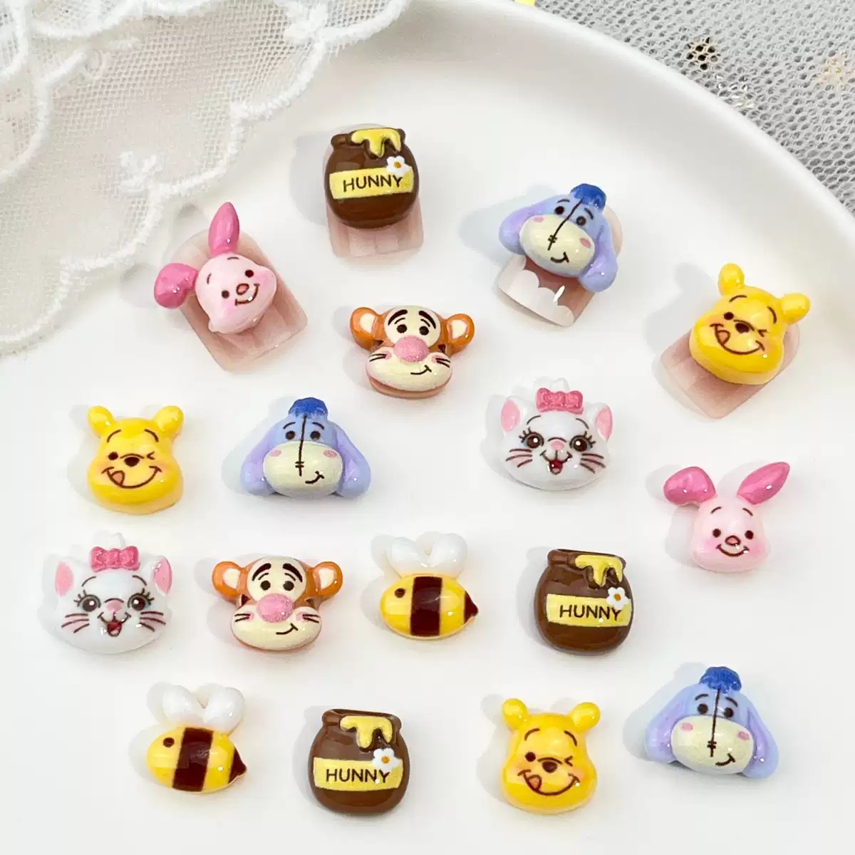 Art Craft Disney - เรซิ่นรูปการ์ตูนขนาดเล็ก 20 ชิ้น แมว ผึ้ง หมี